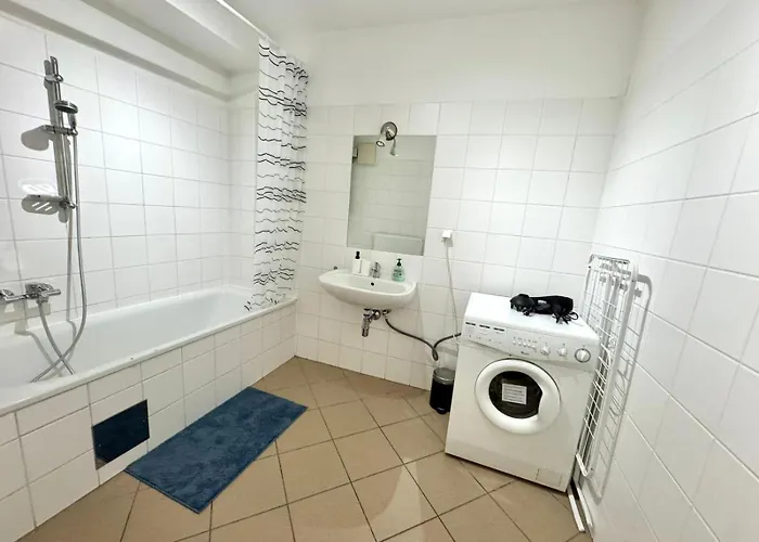 Apartment Viel Platz In Ruhiger Lage Mit Toller Anbindung *